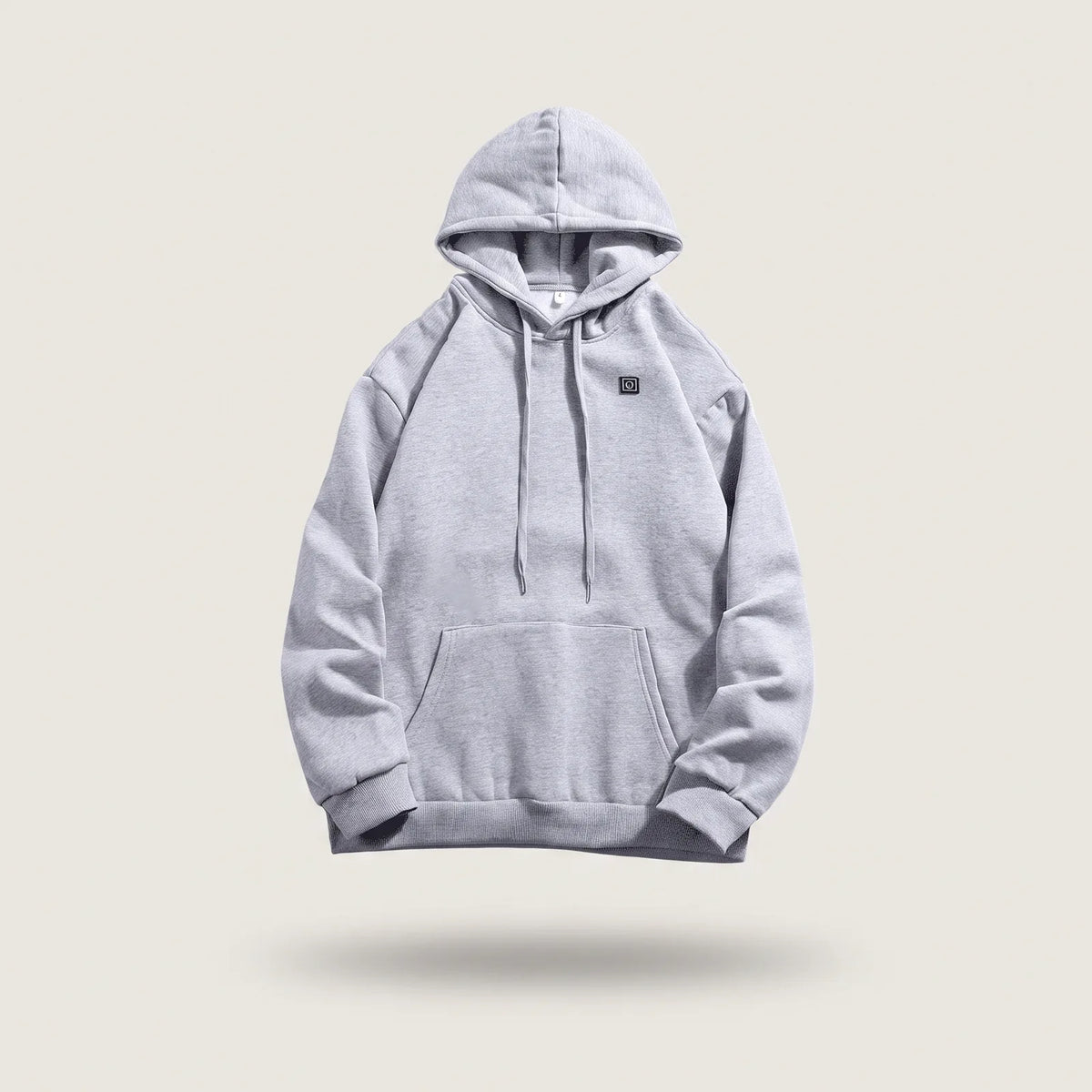 Beheizter Hoodie BergHeat Hütte in Grau mit Kapuze, Kordeln und Heizknopf auf der Brust